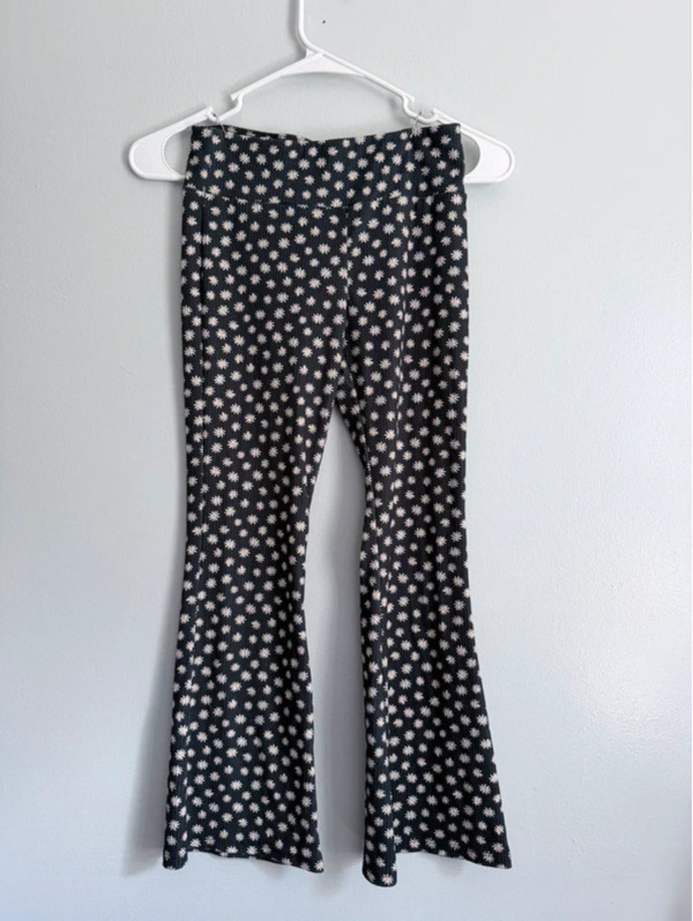 Derek Heart Daisy Flare Legging Size 10/12 .